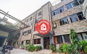 Hotel The Tourist - 1 Min From New Delhi Railway Station